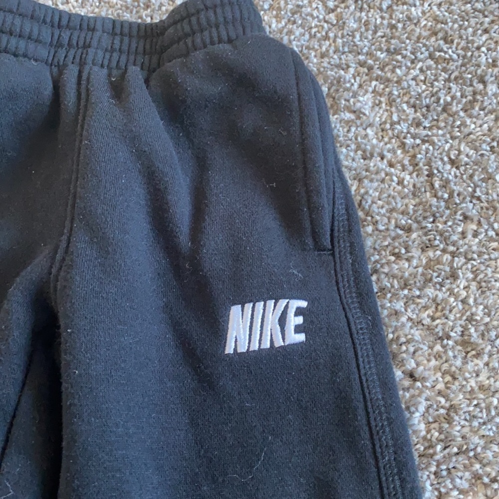 Nike Sweatpants - Picture 2 of 4